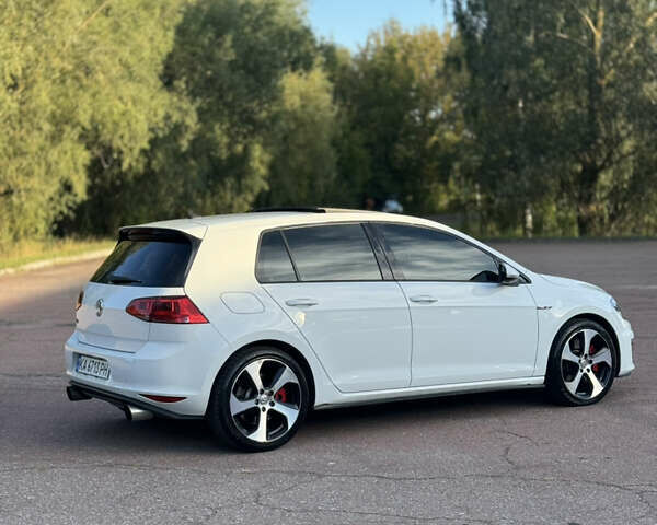 Белый Фольксваген Гольф ГТИ, объемом двигателя 2 л и пробегом 171 тыс. км за 13500 $, фото 3 на Automoto.ua