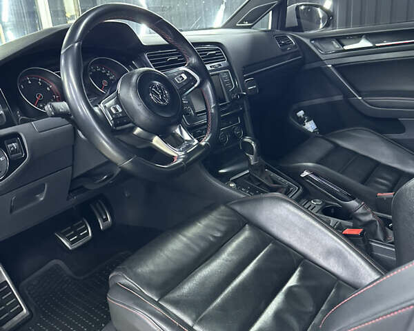 Белый Фольксваген Гольф ГТИ, объемом двигателя 1.98 л и пробегом 140 тыс. км за 15000 $, фото 6 на Automoto.ua