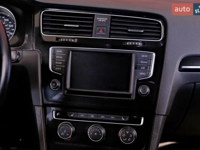 Белый Фольксваген Гольф ГТИ, объемом двигателя 2 л и пробегом 194 тыс. км за 11900 $, фото 41 на Automoto.ua