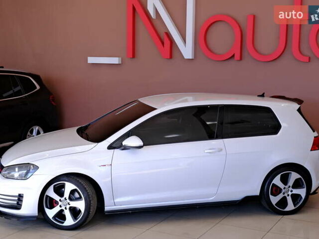 Белый Фольксваген Гольф ГТИ, объемом двигателя 2 л и пробегом 194 тыс. км за 11900 $, фото 11 на Automoto.ua