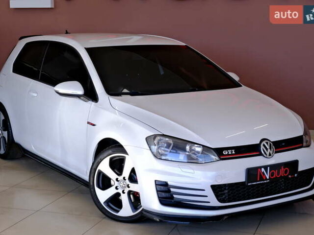 Белый Фольксваген Гольф ГТИ, объемом двигателя 2 л и пробегом 194 тыс. км за 11900 $, фото 5 на Automoto.ua