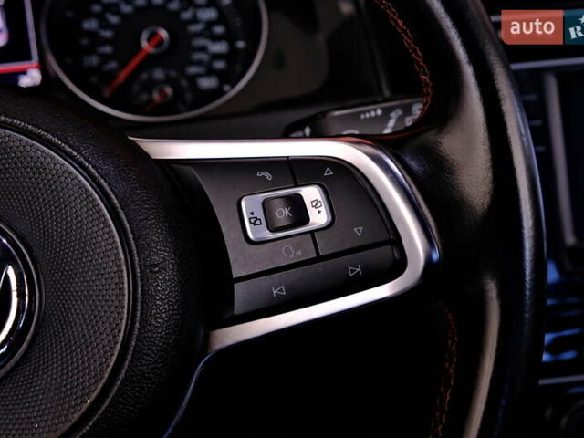 Белый Фольксваген Гольф ГТИ, объемом двигателя 2 л и пробегом 194 тыс. км за 11900 $, фото 27 на Automoto.ua