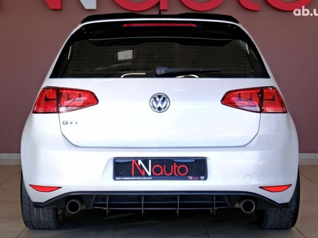 Белый Фольксваген Гольф ГТИ, объемом двигателя 2 л и пробегом 194 тыс. км за 11900 $, фото 5 на Automoto.ua