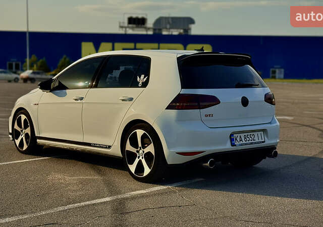 Белый Фольксваген Гольф ГТИ, объемом двигателя 2 л и пробегом 137 тыс. км за 17500 $, фото 11 на Automoto.ua