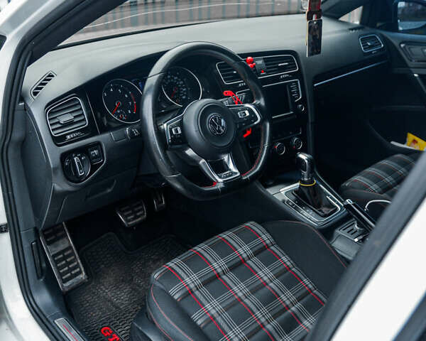 Белый Фольксваген Гольф ГТИ, объемом двигателя 1.98 л и пробегом 104 тыс. км за 13900 $, фото 15 на Automoto.ua