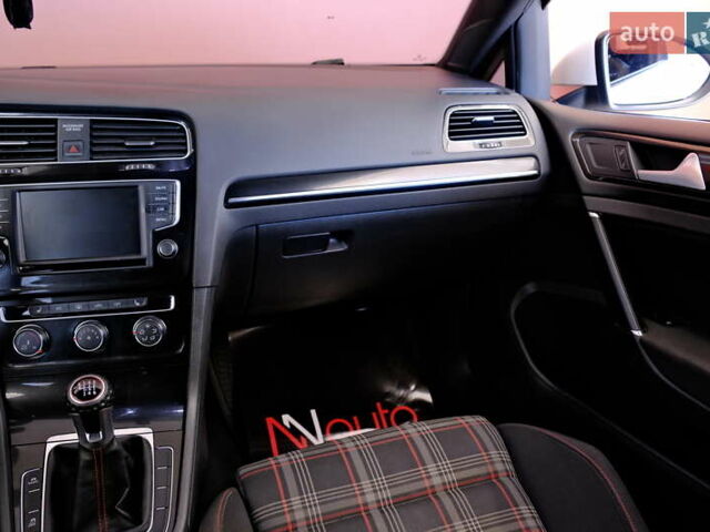 Белый Фольксваген Гольф ГТИ, объемом двигателя 2 л и пробегом 194 тыс. км за 11900 $, фото 40 на Automoto.ua