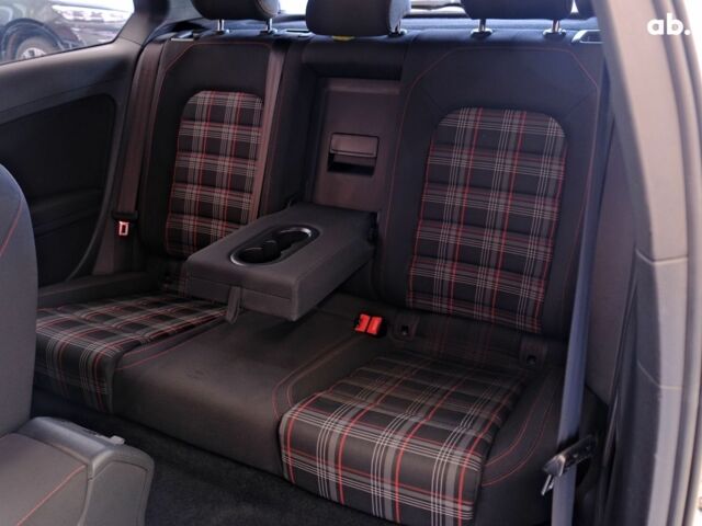 Белый Фольксваген Гольф ГТИ, объемом двигателя 2 л и пробегом 194 тыс. км за 11900 $, фото 7 на Automoto.ua