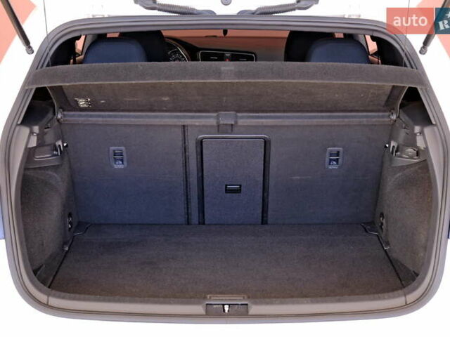 Белый Фольксваген Гольф ГТИ, объемом двигателя 2 л и пробегом 194 тыс. км за 11900 $, фото 43 на Automoto.ua