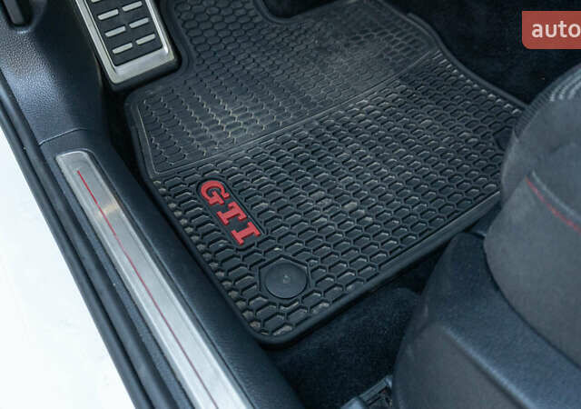 Белый Фольксваген Гольф ГТИ, объемом двигателя 1.98 л и пробегом 82 тыс. км за 14800 $, фото 47 на Automoto.ua