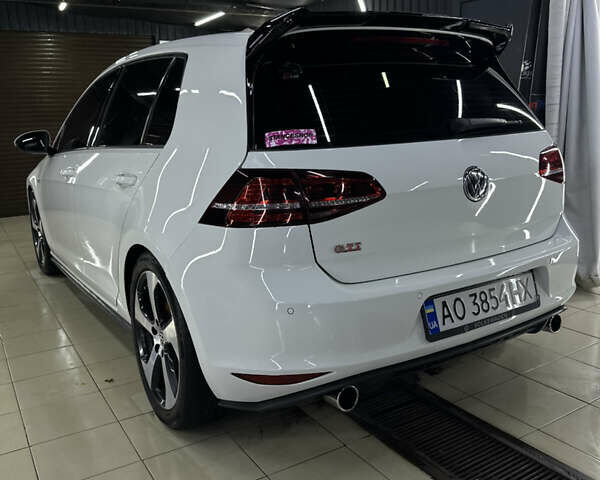 Белый Фольксваген Гольф ГТИ, объемом двигателя 1.98 л и пробегом 140 тыс. км за 15000 $, фото 2 на Automoto.ua
