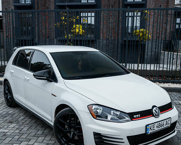 Белый Фольксваген Гольф ГТИ, объемом двигателя 1.98 л и пробегом 104 тыс. км за 13900 $, фото 1 на Automoto.ua