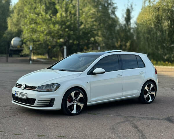 Белый Фольксваген Гольф ГТИ, объемом двигателя 2 л и пробегом 171 тыс. км за 13500 $, фото 9 на Automoto.ua