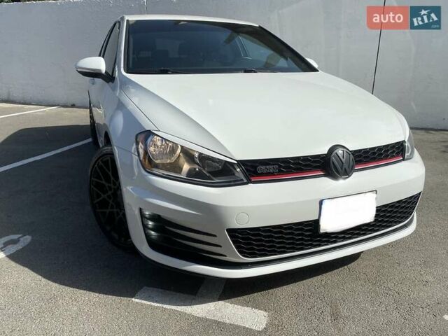 Белый Фольксваген Гольф ГТИ, объемом двигателя 1.98 л и пробегом 86 тыс. км за 15600 $, фото 2 на Automoto.ua