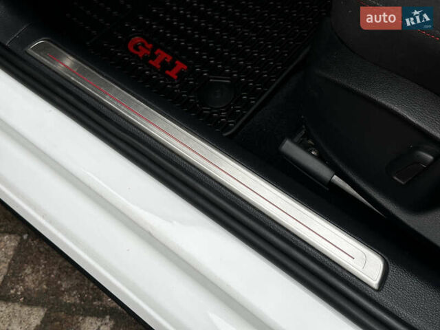 Білий Фольксваген Гольф ГТІ, об'ємом двигуна 1.98 л та пробігом 59 тис. км за 17500 $, фото 29 на Automoto.ua