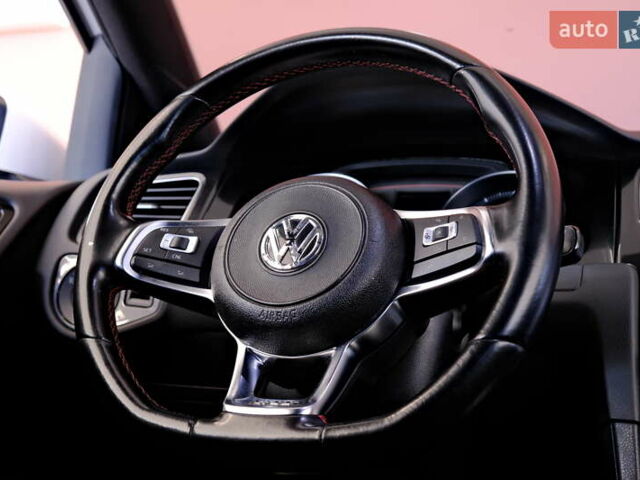 Белый Фольксваген Гольф ГТИ, объемом двигателя 2 л и пробегом 194 тыс. км за 11900 $, фото 42 на Automoto.ua