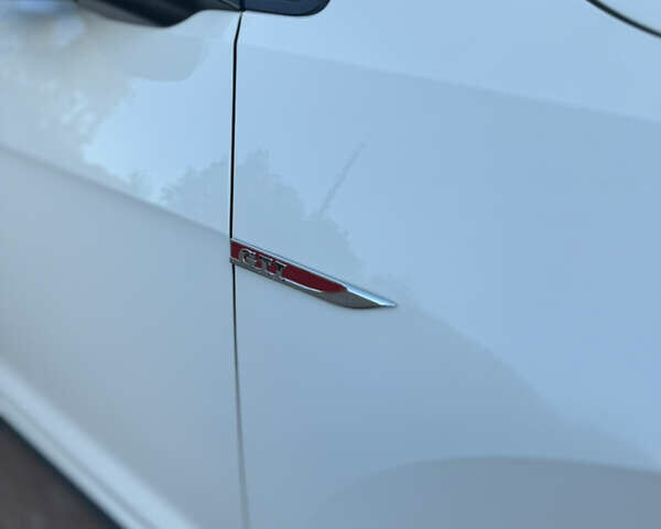 Белый Фольксваген Гольф ГТИ, объемом двигателя 2 л и пробегом 171 тыс. км за 13500 $, фото 23 на Automoto.ua