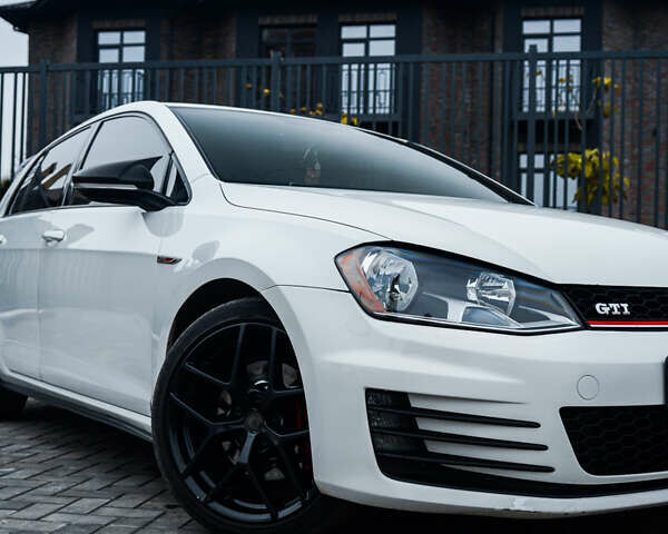 Белый Фольксваген Гольф ГТИ, объемом двигателя 1.98 л и пробегом 104 тыс. км за 13900 $, фото 2 на Automoto.ua