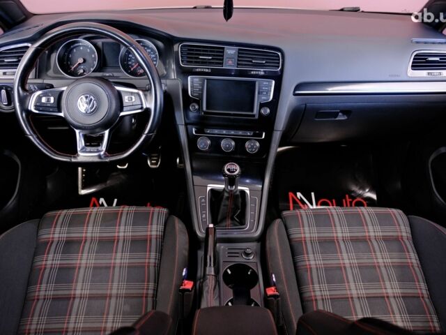 Белый Фольксваген Гольф ГТИ, объемом двигателя 2 л и пробегом 194 тыс. км за 11900 $, фото 6 на Automoto.ua