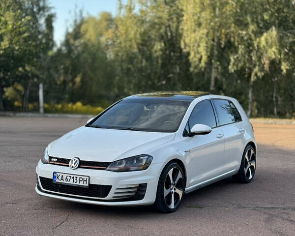 Белый Фольксваген Гольф ГТИ, объемом двигателя 2 л и пробегом 171 тыс. км за 13500 $, фото 10 на Automoto.ua