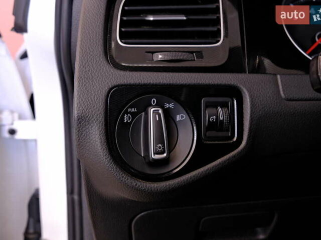 Белый Фольксваген Гольф ГТИ, объемом двигателя 2 л и пробегом 194 тыс. км за 11900 $, фото 19 на Automoto.ua