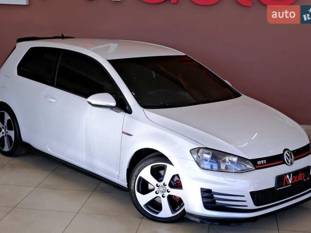 Белый Фольксваген Гольф ГТИ, объемом двигателя 2 л и пробегом 194 тыс. км за 11900 $, фото 4 на Automoto.ua