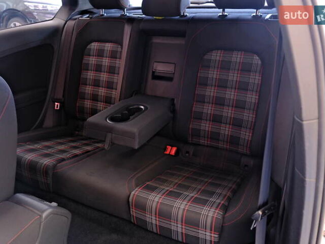 Белый Фольксваген Гольф ГТИ, объемом двигателя 2 л и пробегом 194 тыс. км за 11900 $, фото 32 на Automoto.ua