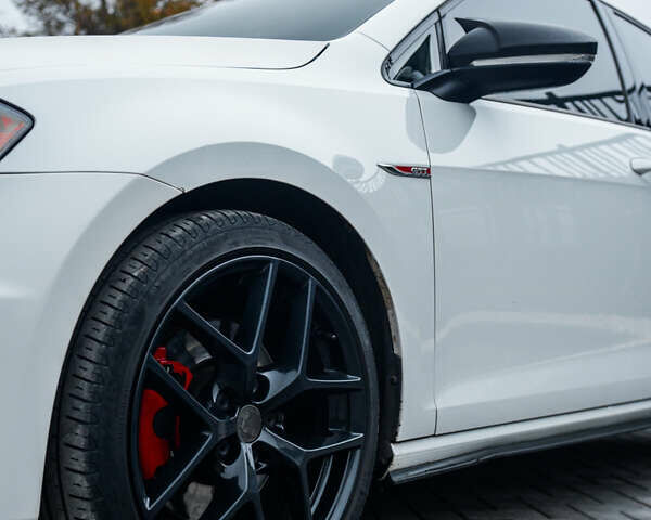 Белый Фольксваген Гольф ГТИ, объемом двигателя 1.98 л и пробегом 104 тыс. км за 13900 $, фото 9 на Automoto.ua