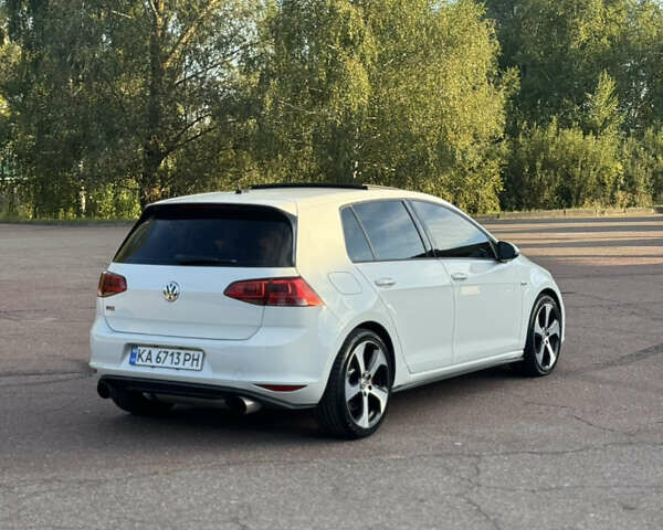 Белый Фольксваген Гольф ГТИ, объемом двигателя 2 л и пробегом 171 тыс. км за 13500 $, фото 4 на Automoto.ua