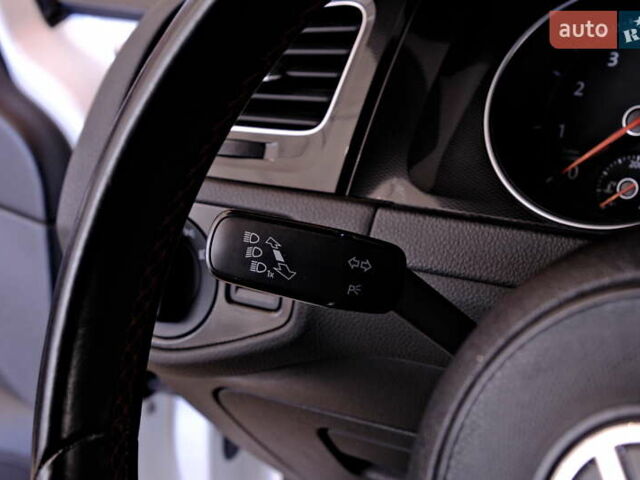 Белый Фольксваген Гольф ГТИ, объемом двигателя 2 л и пробегом 194 тыс. км за 11900 $, фото 24 на Automoto.ua