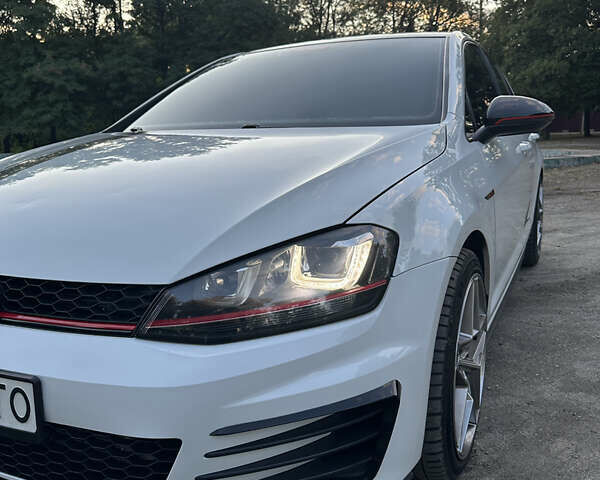 Білий Фольксваген Гольф ГТІ, об'ємом двигуна 1.98 л та пробігом 57 тис. км за 17500 $, фото 2 на Automoto.ua