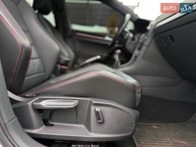 Белый Фольксваген Гольф ГТИ, объемом двигателя 1.98 л и пробегом 42 тыс. км за 17900 $, фото 31 на Automoto.ua