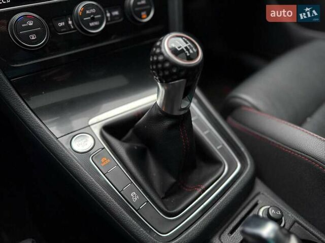 Белый Фольксваген Гольф ГТИ, объемом двигателя 1.98 л и пробегом 42 тыс. км за 17900 $, фото 28 на Automoto.ua