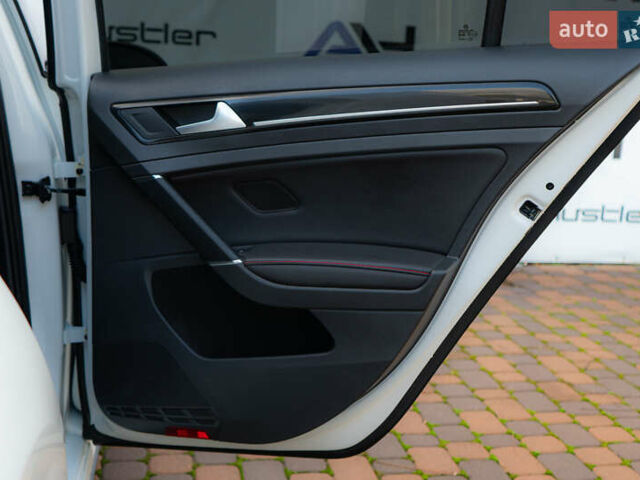 Білий Фольксваген Гольф ГТІ, об'ємом двигуна 1.98 л та пробігом 42 тис. км за 17700 $, фото 48 на Automoto.ua