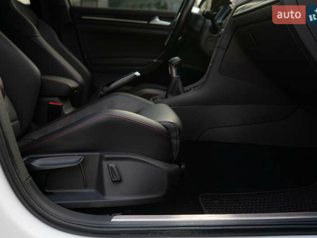 Білий Фольксваген Гольф ГТІ, об'ємом двигуна 1.98 л та пробігом 42 тис. км за 17700 $, фото 50 на Automoto.ua