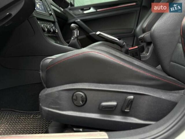 Белый Фольксваген Гольф ГТИ, объемом двигателя 1.98 л и пробегом 42 тыс. км за 17900 $, фото 17 на Automoto.ua