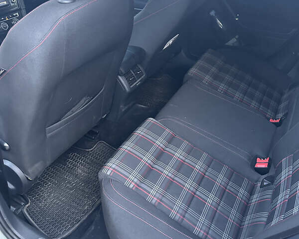 Білий Фольксваген Гольф ГТІ, об'ємом двигуна 1.98 л та пробігом 57 тис. км за 17500 $, фото 17 на Automoto.ua