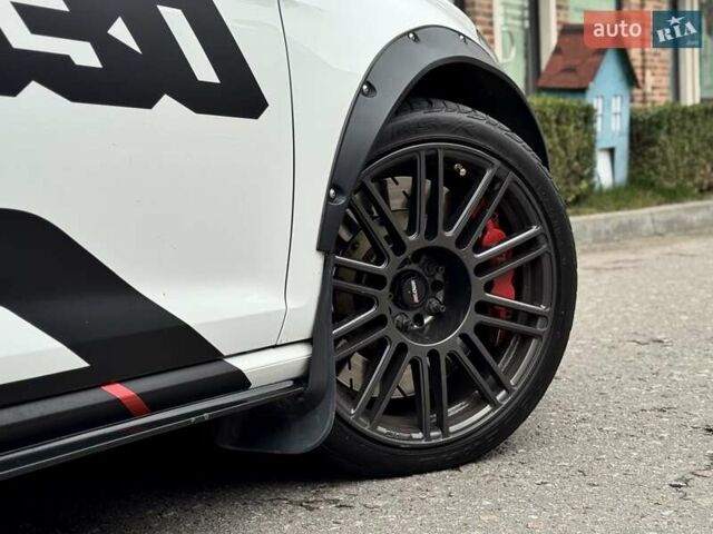 Белый Фольксваген Гольф ГТИ, объемом двигателя 1.98 л и пробегом 83 тыс. км за 25000 $, фото 16 на Automoto.ua