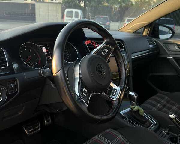Білий Фольксваген Гольф ГТІ, об'ємом двигуна 1.98 л та пробігом 155 тис. км за 15500 $, фото 7 на Automoto.ua