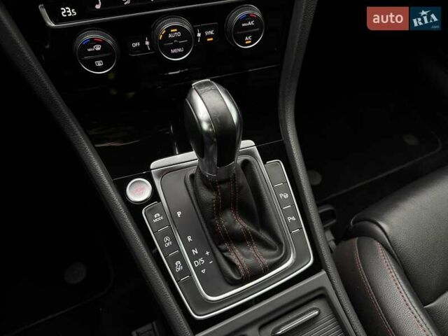 Белый Фольксваген Гольф ГТИ, объемом двигателя 1.98 л и пробегом 83 тыс. км за 25000 $, фото 36 на Automoto.ua