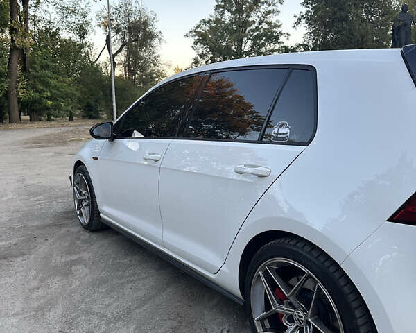 Білий Фольксваген Гольф ГТІ, об'ємом двигуна 1.98 л та пробігом 57 тис. км за 17500 $, фото 4 на Automoto.ua