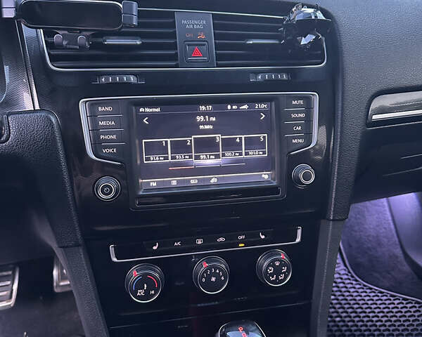 Білий Фольксваген Гольф ГТІ, об'ємом двигуна 1.98 л та пробігом 57 тис. км за 17500 $, фото 16 на Automoto.ua