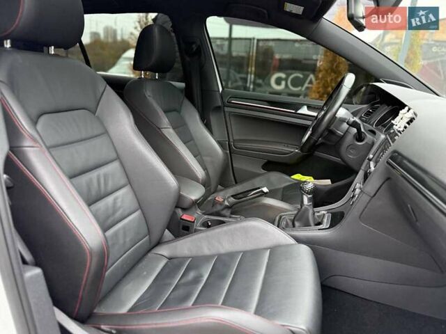 Белый Фольксваген Гольф ГТИ, объемом двигателя 1.98 л и пробегом 42 тыс. км за 17900 $, фото 30 на Automoto.ua