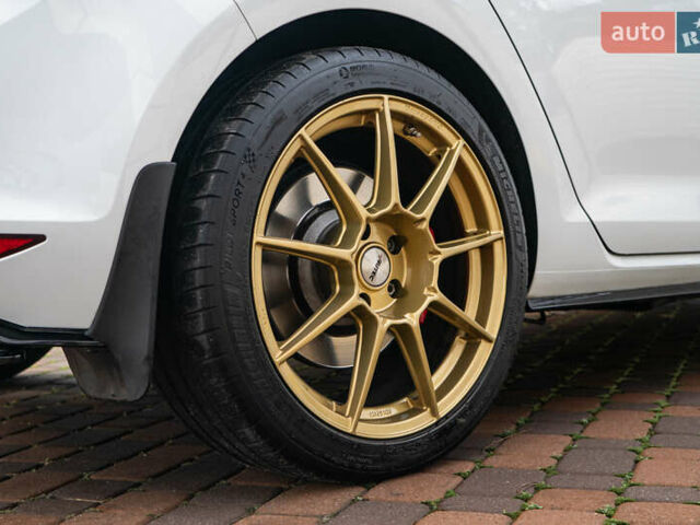 Білий Фольксваген Гольф ГТІ, об'ємом двигуна 1.98 л та пробігом 42 тис. км за 17700 $, фото 23 на Automoto.ua