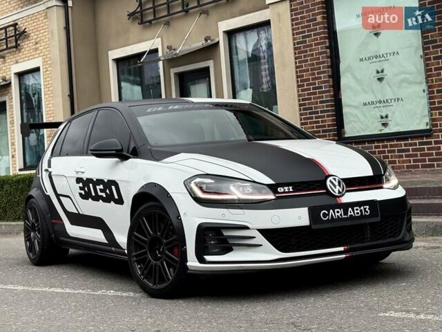 Белый Фольксваген Гольф ГТИ, объемом двигателя 1.98 л и пробегом 83 тыс. км за 25000 $, фото 4 на Automoto.ua
