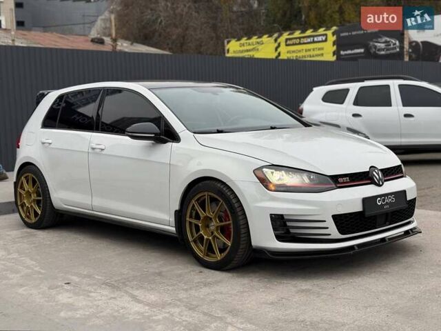 Белый Фольксваген Гольф ГТИ, объемом двигателя 1.98 л и пробегом 42 тыс. км за 17900 $, фото 2 на Automoto.ua