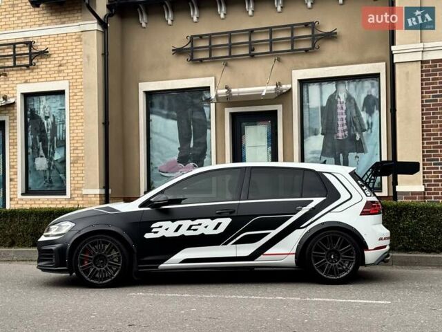 Белый Фольксваген Гольф ГТИ, объемом двигателя 1.98 л и пробегом 83 тыс. км за 25000 $, фото 15 на Automoto.ua