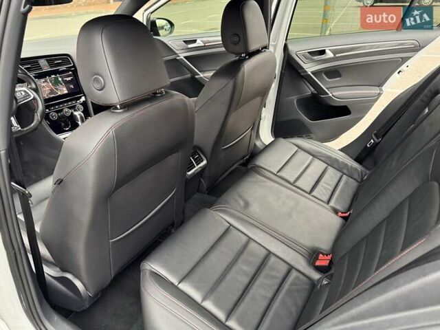 Белый Фольксваген Гольф ГТИ, объемом двигателя 1.98 л и пробегом 83 тыс. км за 25000 $, фото 23 на Automoto.ua