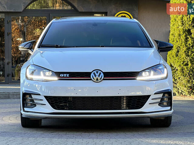 Белый Фольксваген Гольф ГТИ, объемом двигателя 1.98 л и пробегом 680 тыс. км за 24750 $, фото 1 на Automoto.ua