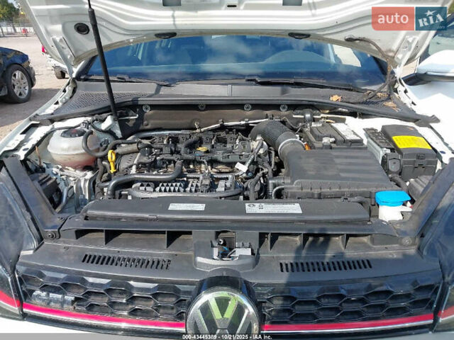 Белый Фольксваген Гольф ГТИ, объемом двигателя 2 л и пробегом 131 тыс. км за 4900 $, фото 12 на Automoto.ua
