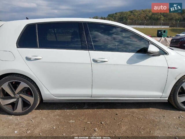 Белый Фольксваген Гольф ГТИ, объемом двигателя 2 л и пробегом 131 тыс. км за 4900 $, фото 3 на Automoto.ua